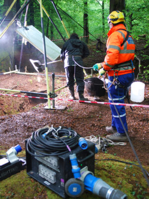 Positioning of light diffuser over a mine shaft